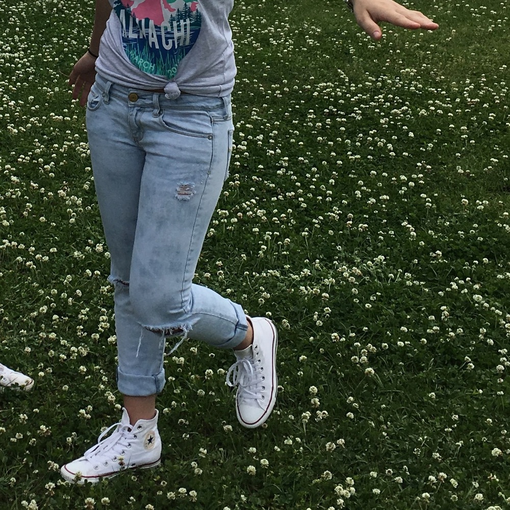 American Eagle Light Wash Size 2 Jeans